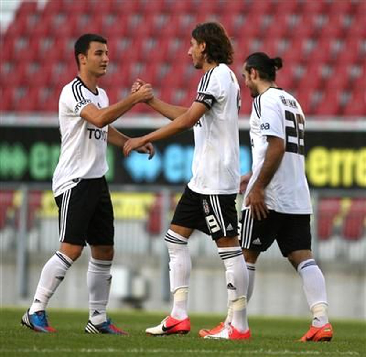 Beşiktaş, Manchester City ile Karşı Karşıya Gelecek