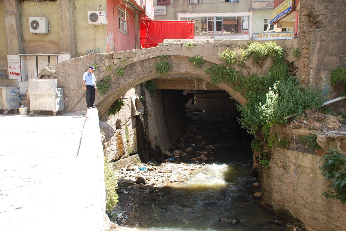 Bitlis Dereyi Kirletenlere Para Cezası Uygulaması