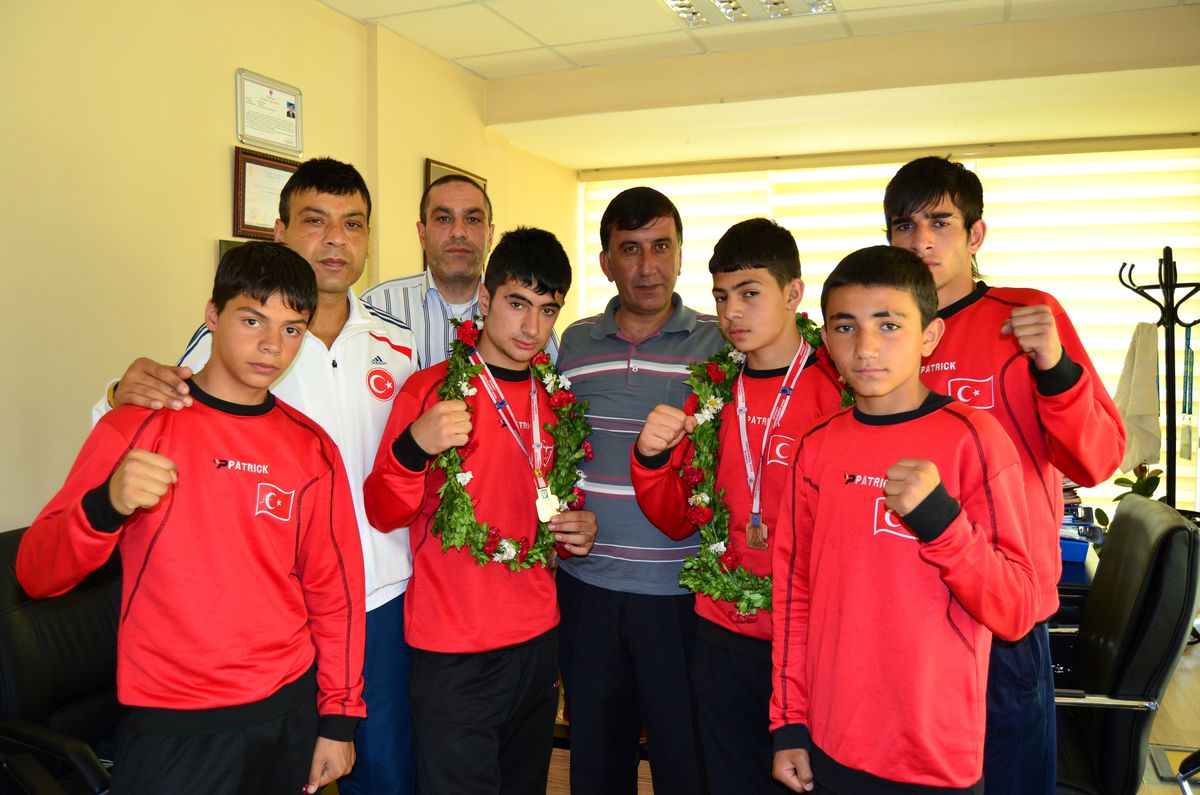 Boksörlerden Ceyhan\'a Ziyaret