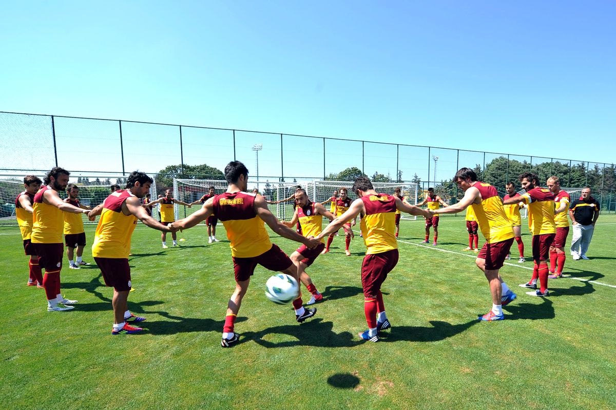 Burak Yılmaz Galatasaray\'daki İlk Antrenmanına Çıktı