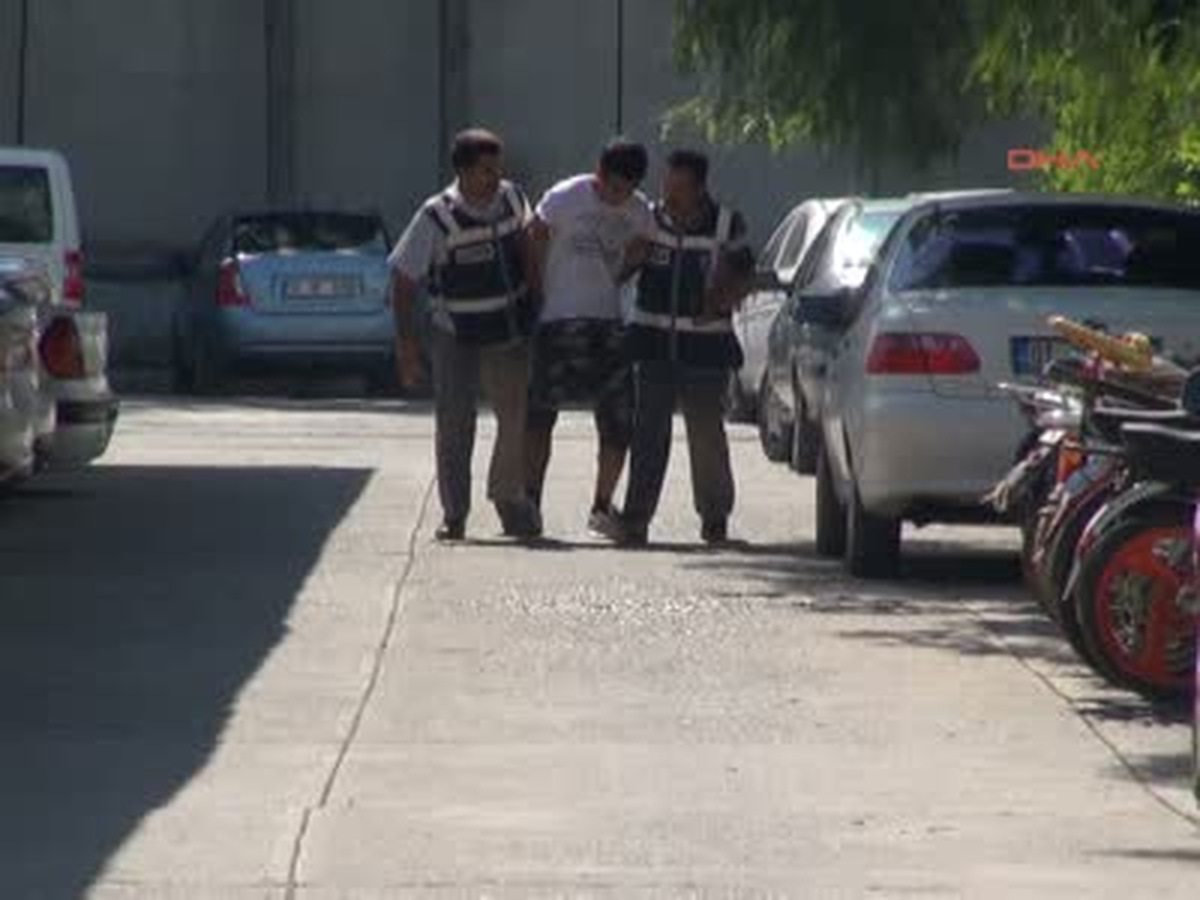 Çaldığı Cüzdan Boş Çıkınca Sahibine İade Etti, Dayak Yedi