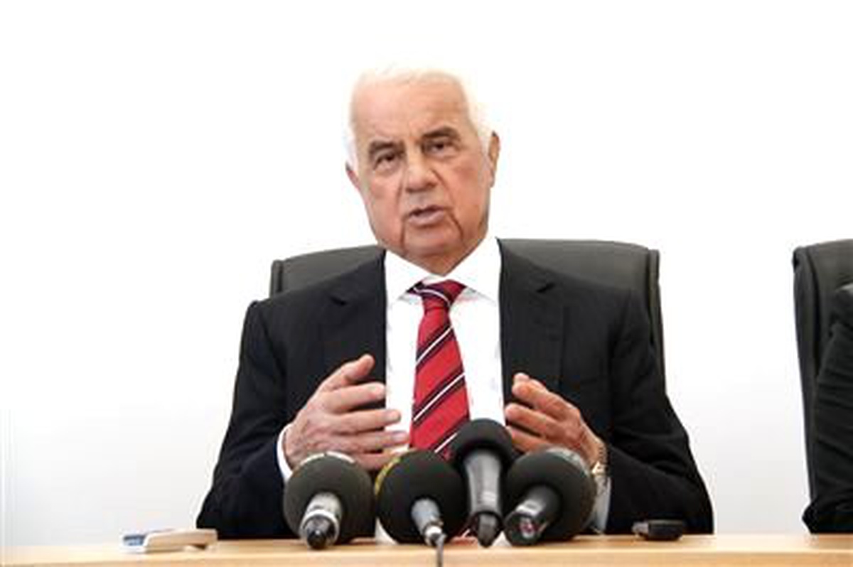 Cumhurbaşkanı Eroğlu, Yabancı Gazetecileri Kabul Etti