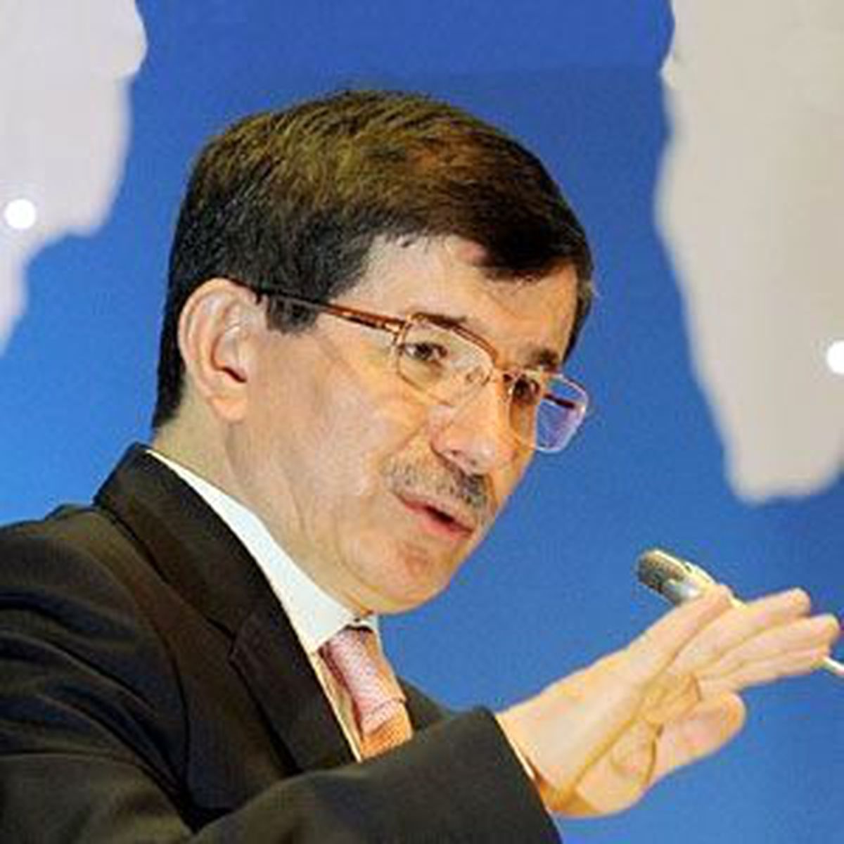Davutoğlu: "Suriye\'de Bir Geçiş Hükümeti Derhal Kurulsun"