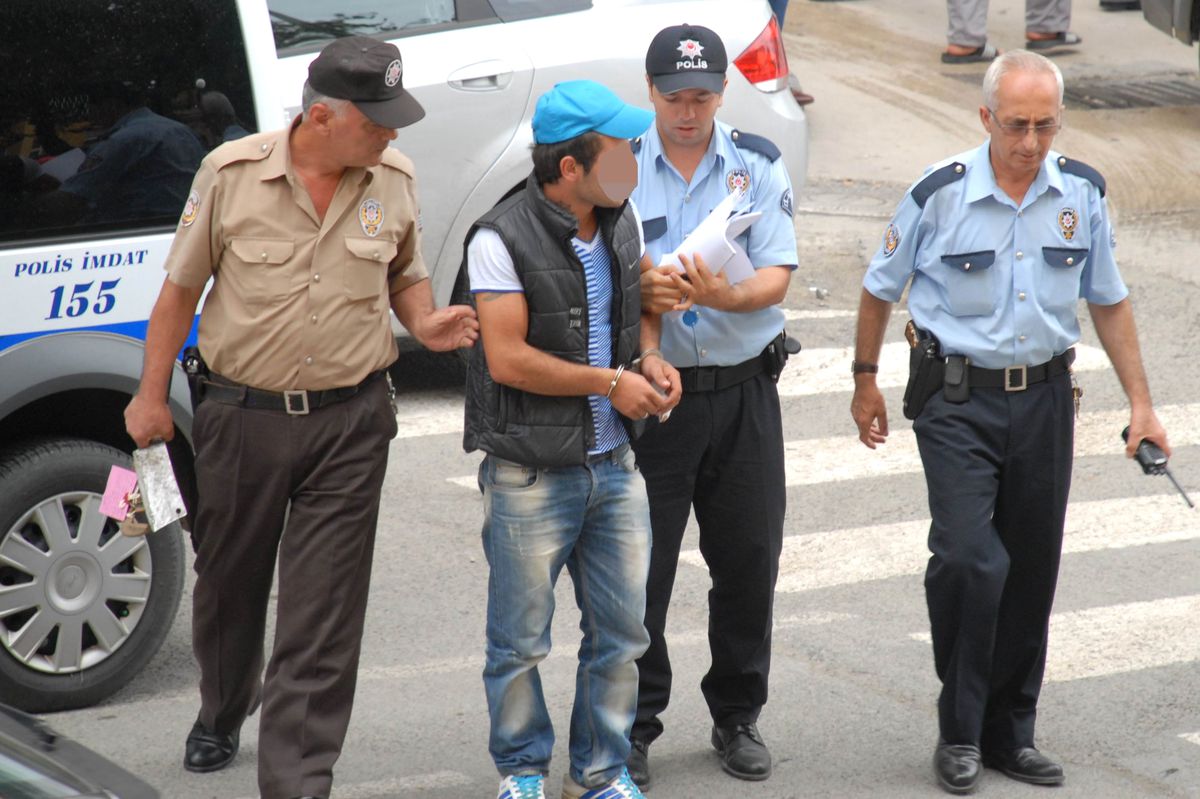 Dayısını Satırla Yaralayan Genç Tutuklandı