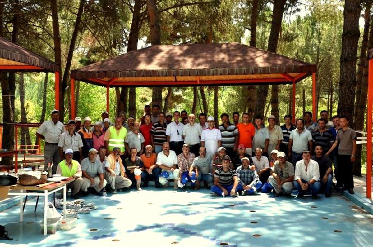 Demirci Belediye Başkanı Temel Temizlik Çalışanlarına Göveç Ziyafeti Verdi