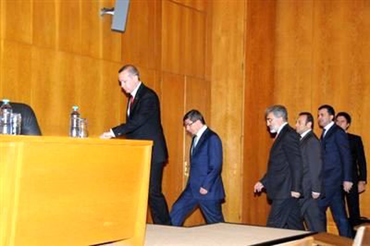 Ahmet Davutoğlu\'nun Zor Anları