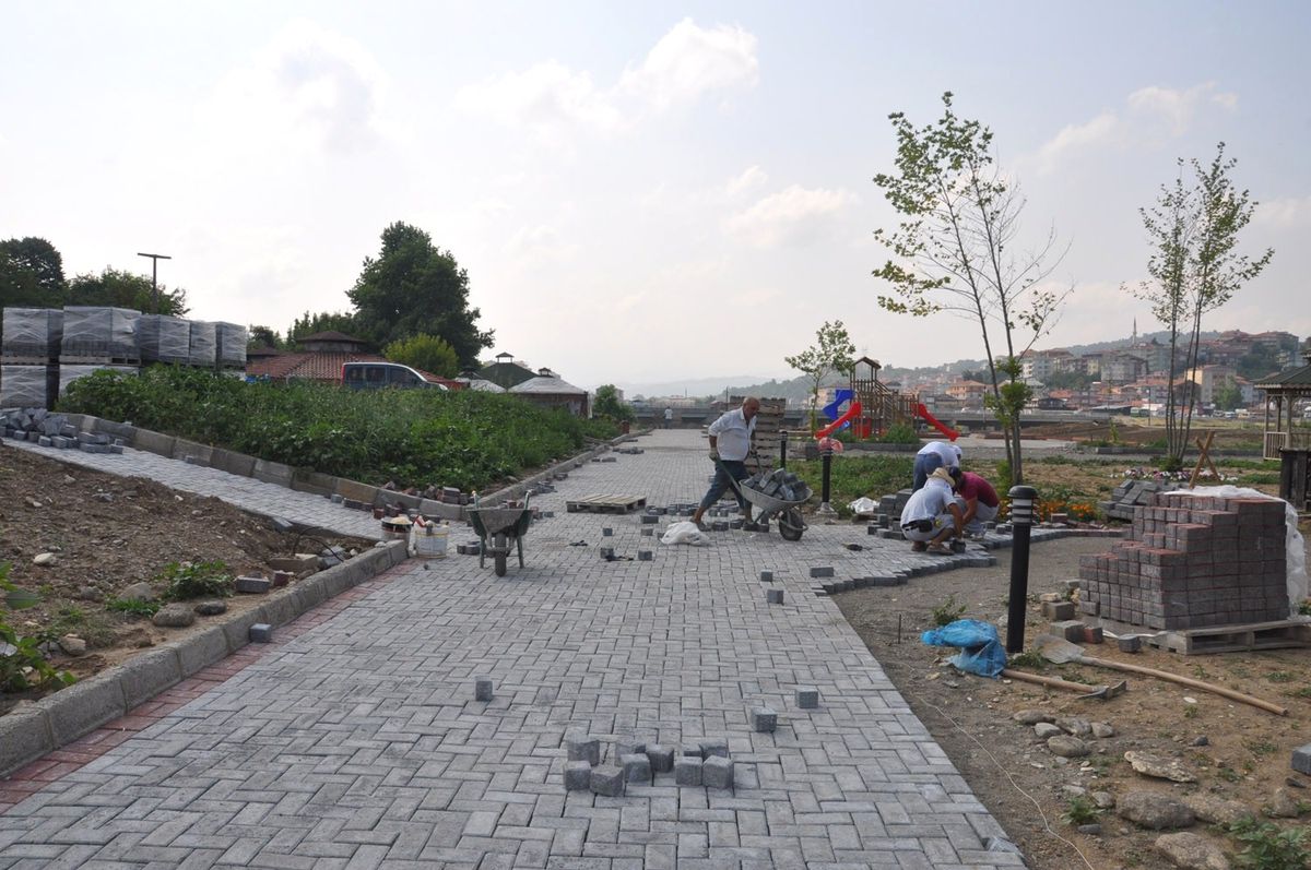 Dolgu Alanında Parke Kaplama Çalışmasına Başlandı