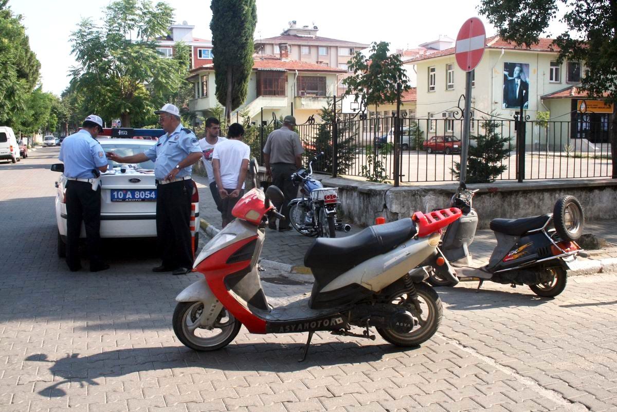 Edremit\'te Motosiklet Denetimleri Sıklaştı