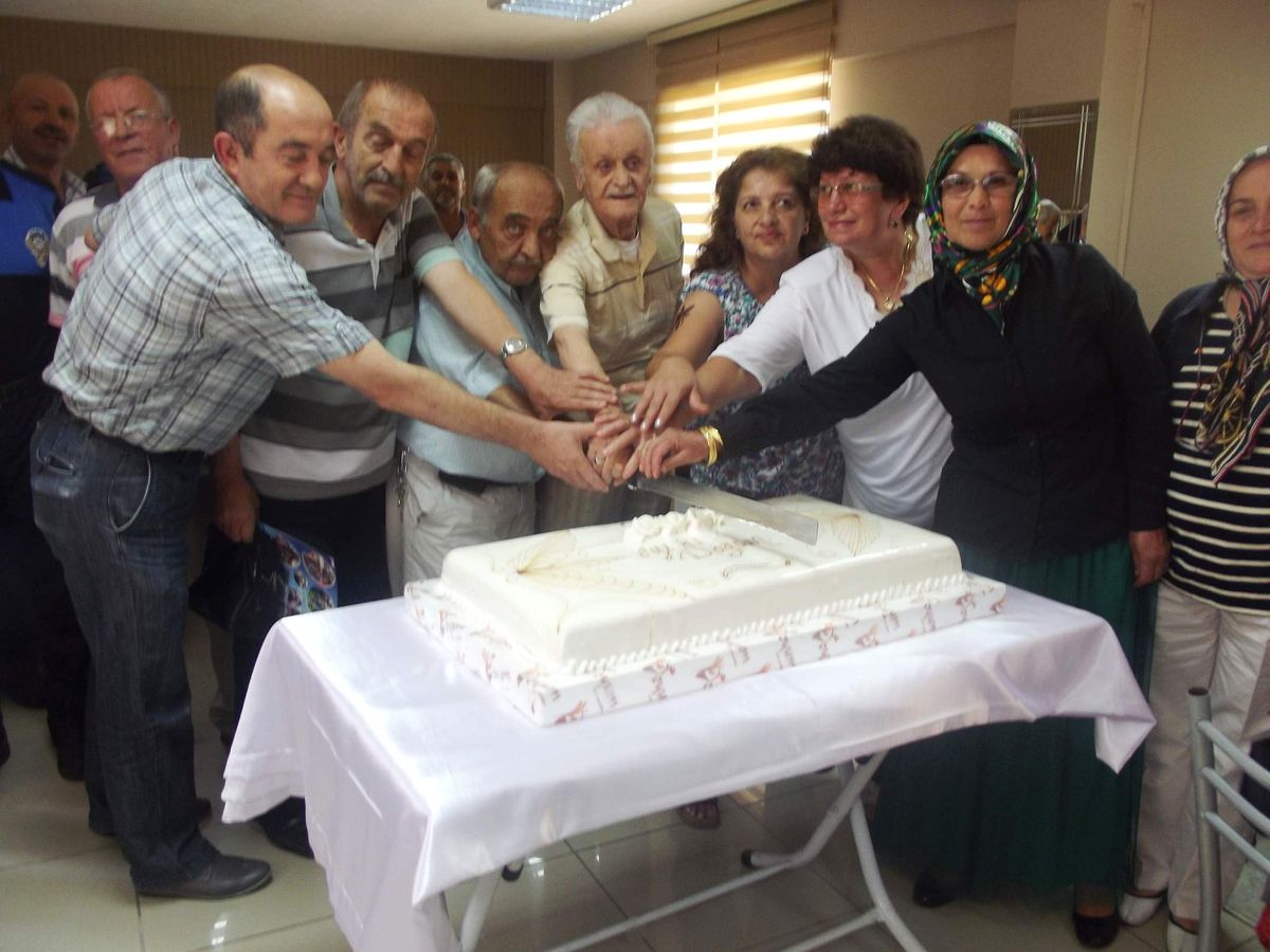 Emekliler Doğum Günlerini Kutladı