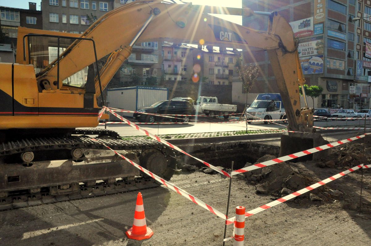 Erzurum\'da Savaş Döneminden Kalma Top Mermisi Bulundu