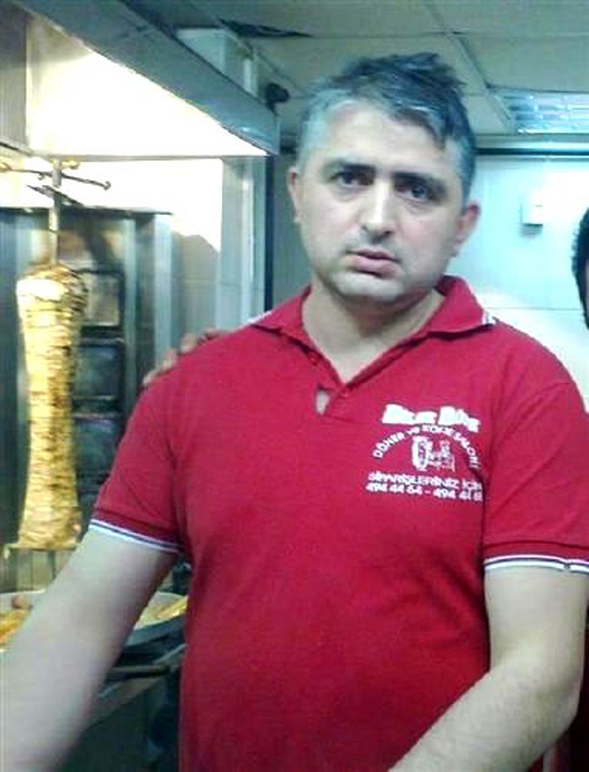 Eşini, Boğazını Keserek Öldürdü