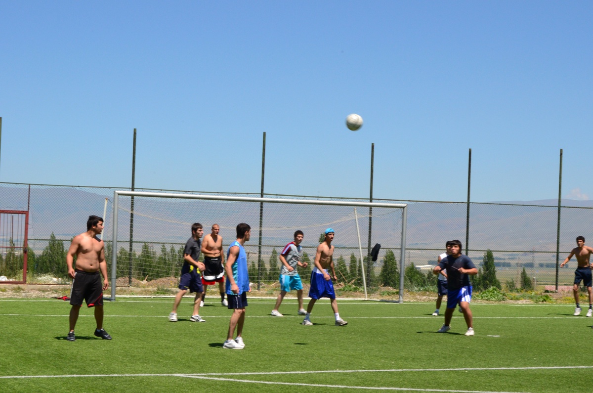 Genç Boksörler\'in Futbol Keyfi