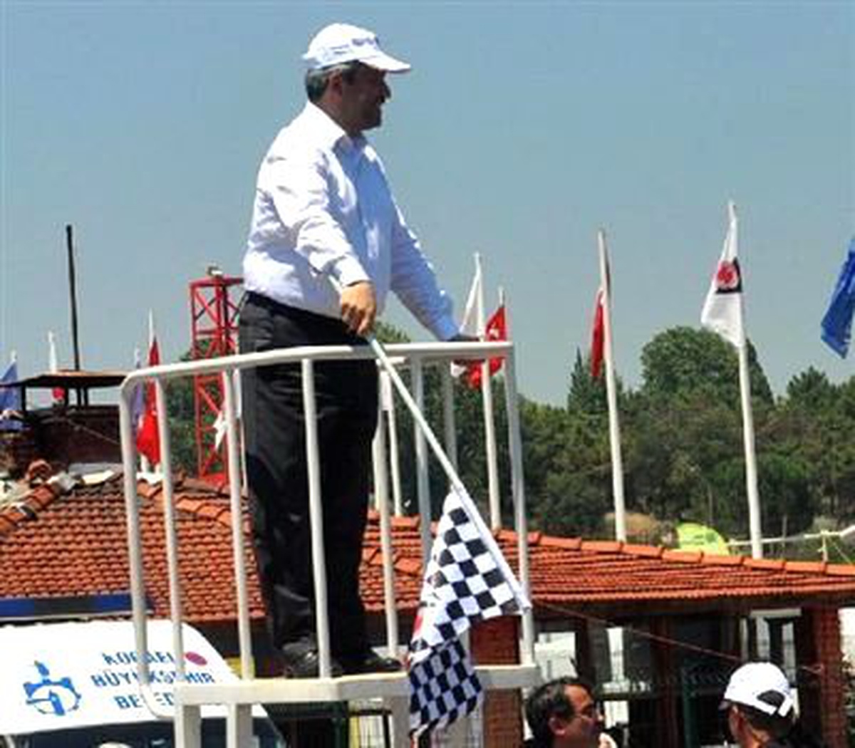 Günes Enerjisi ile Calışan Araçlar Körfez Pistinde Yarıştı