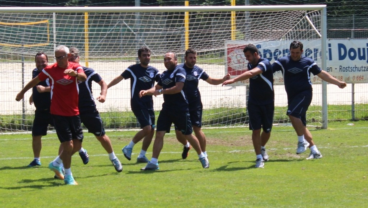 Hector Cuper, Çalışanlara da Antrenman Yaptırdı