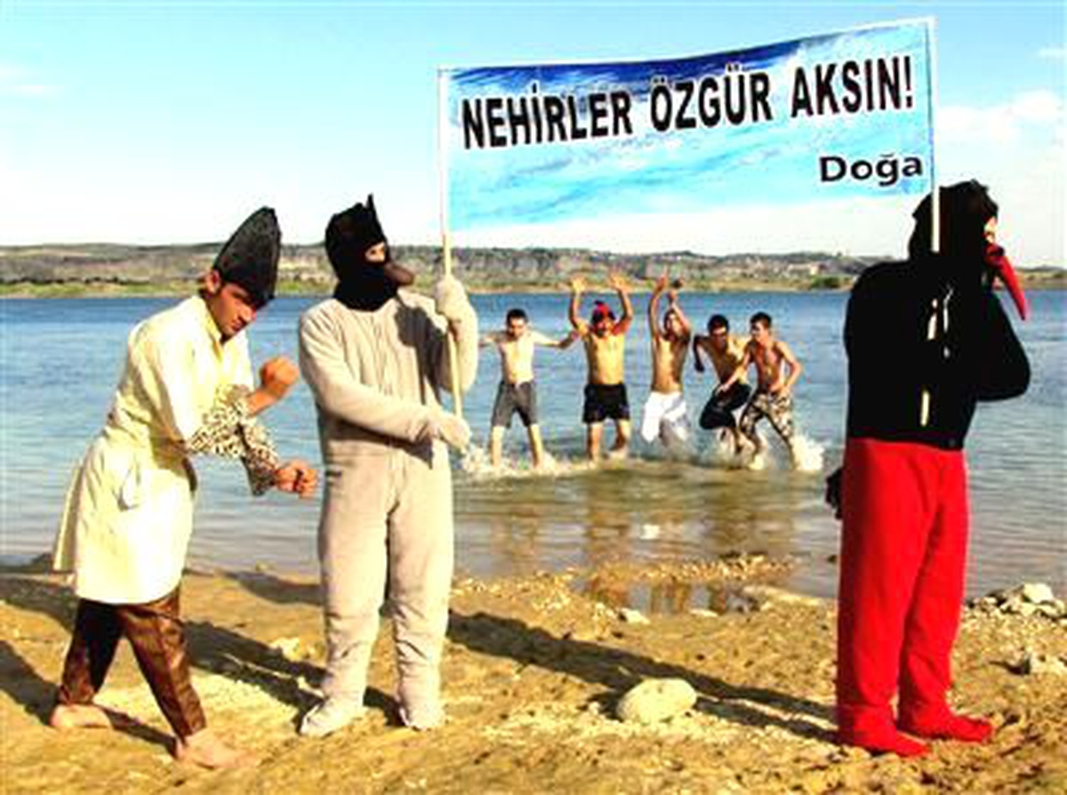 Hes\'lere Karşı, Nehirler İçin Atladılar