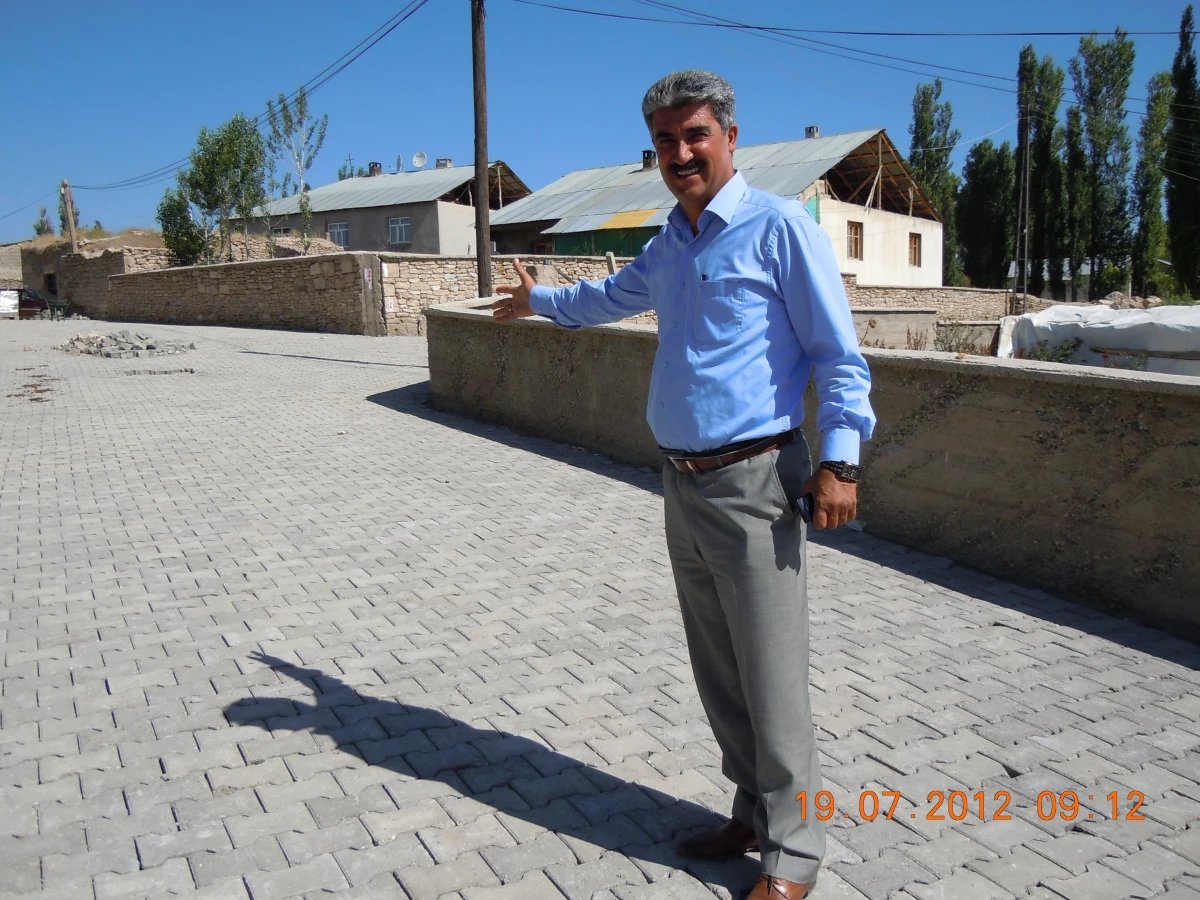 Karaçoban Belediyesi\'nce Asfalt ve Kilit Taşı Çalışmalarına Hız Verildi