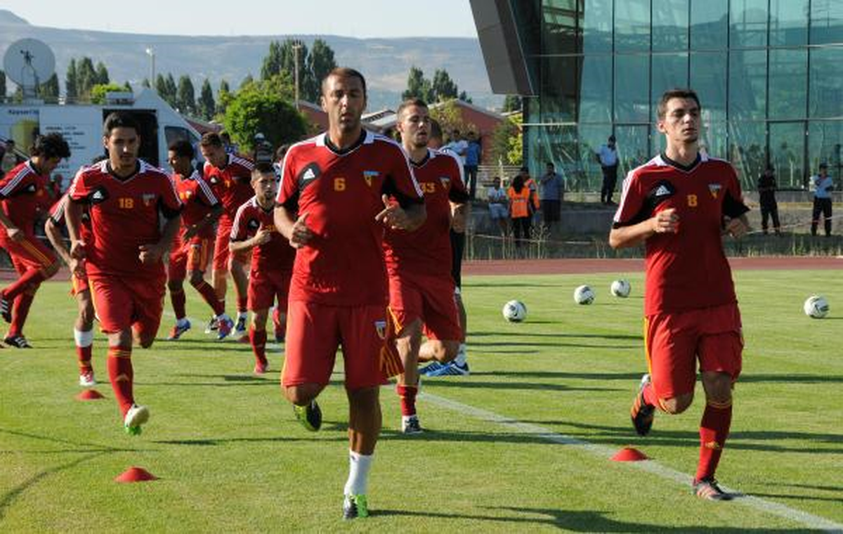 Kayserispor Defansına 2 Ünlü İsmi Katacak