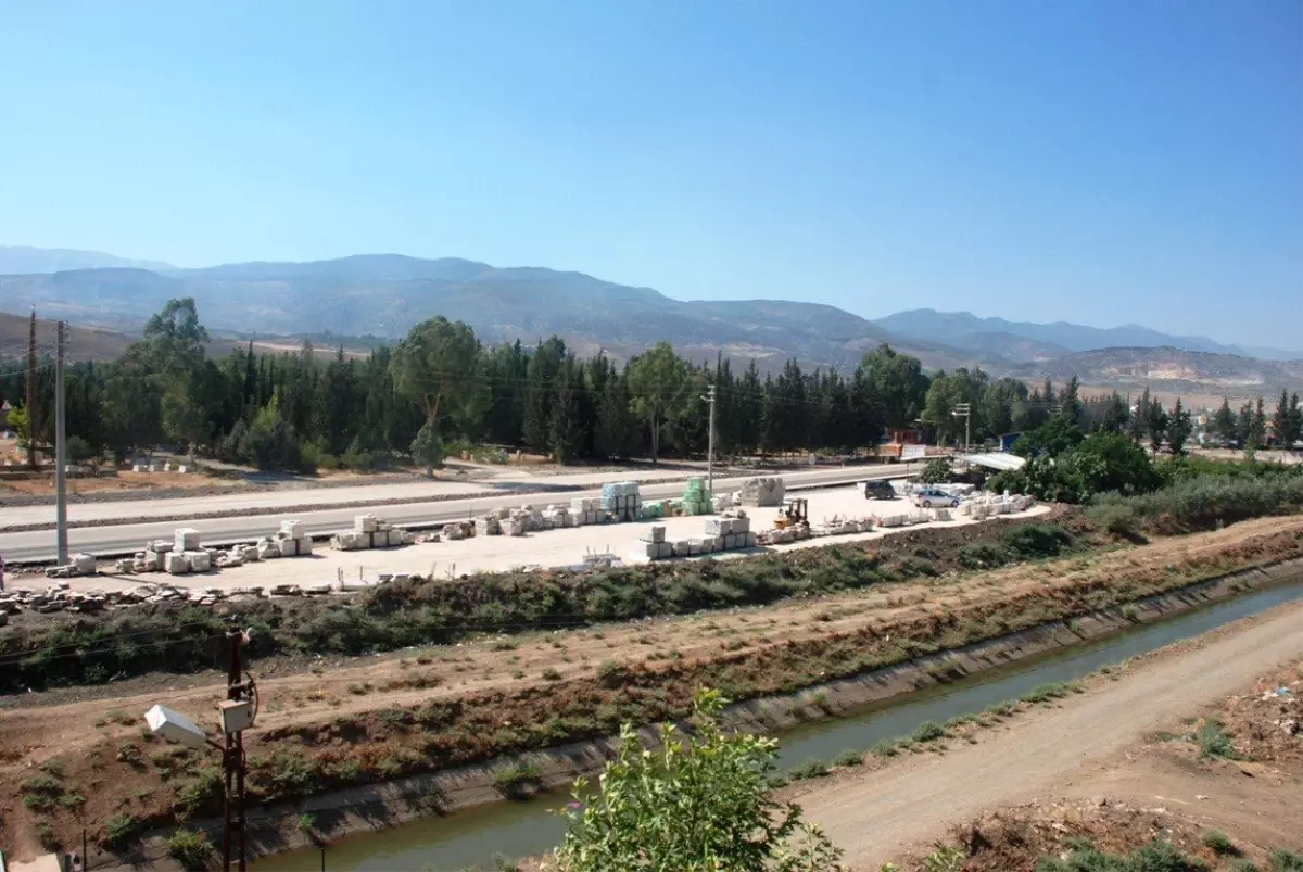 Kırıkhan'a Yeni Mezarlık Kompleksi