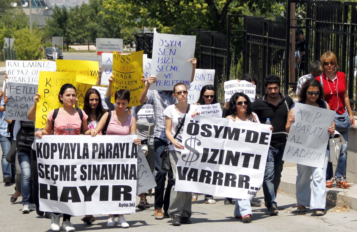 KPSS Mağdurlarından ÖSYM Önünde Ramazan Pideli Protesto