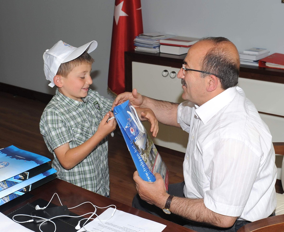 Küçük Halil\'den Başkana Teşekkür Ziyareti