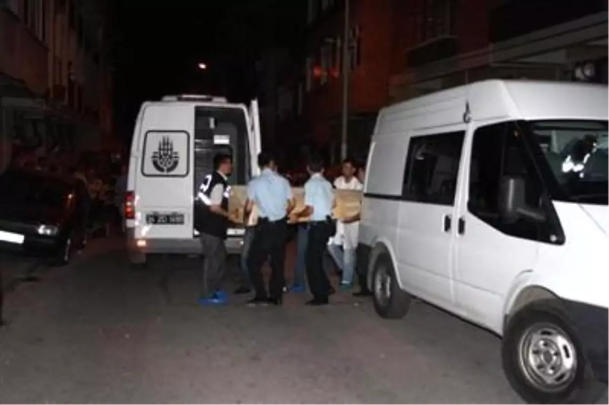 Kuryeyle Bastığı Eşinin Boğazını Kesti