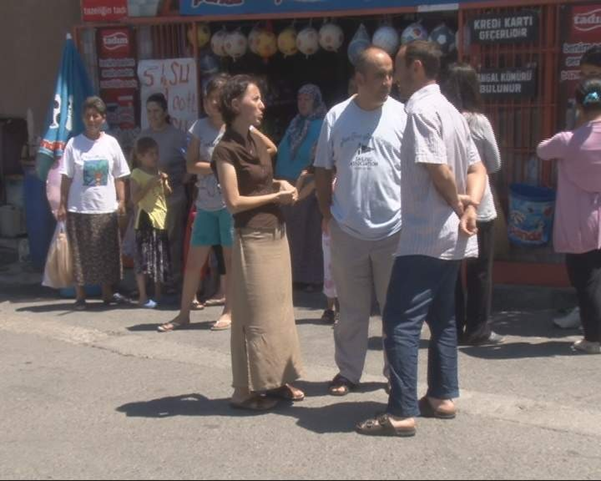Mahallelinin Baz İstasyonu İsyanı