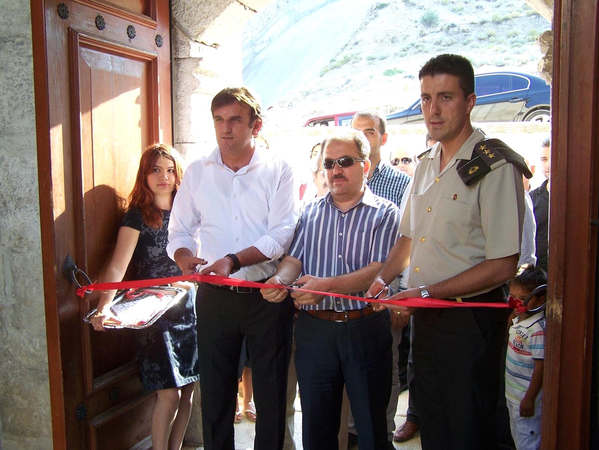 Medresede Fotoğraf ve Ebru Sergisi Açıldı