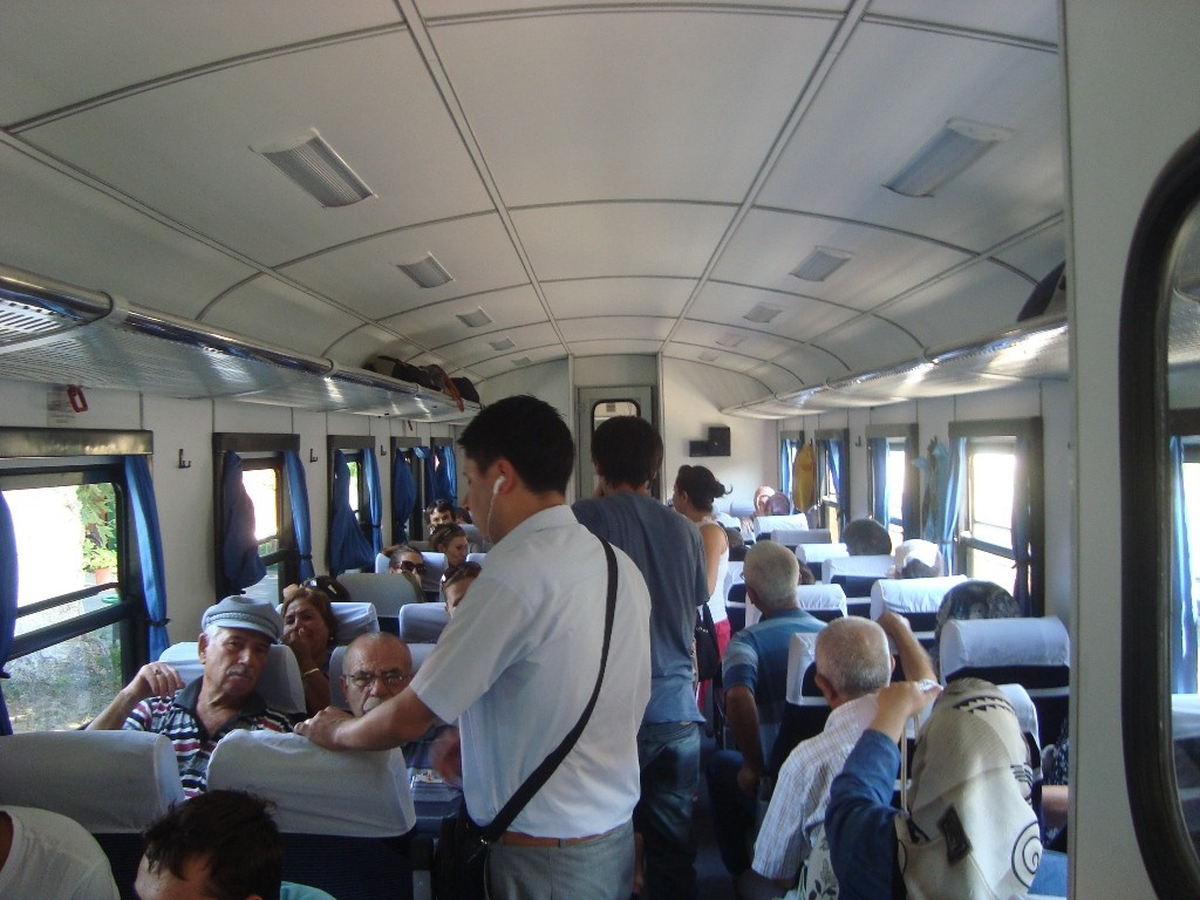 Ödemiş\'ten İzmir\'e Gelirken Treni Tercih Eden Yolcular İsyanda...
