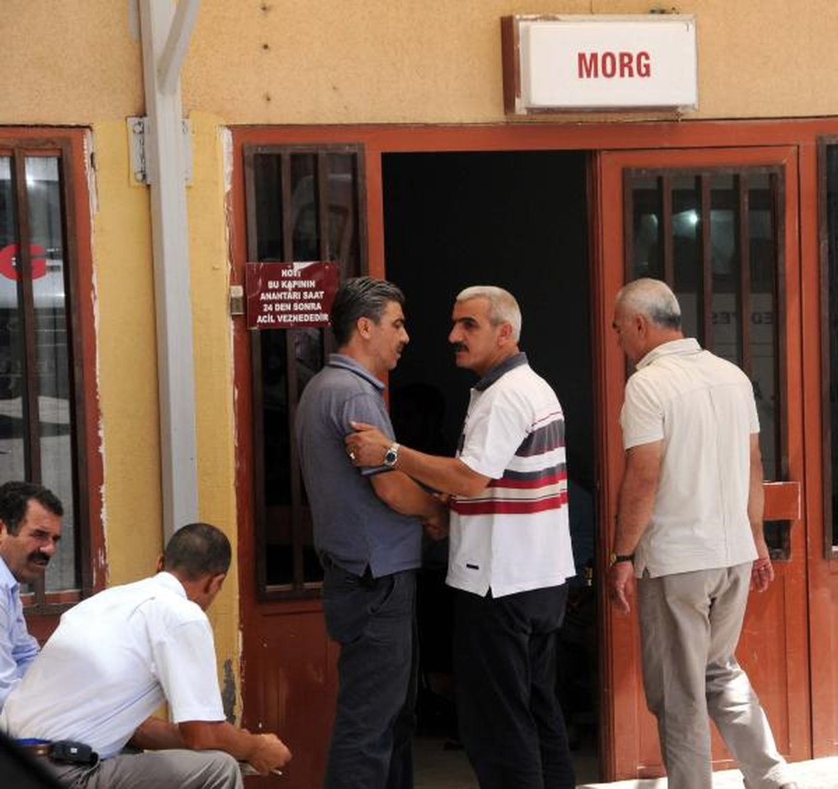 Para Vermeyen Babasını Öldürdü