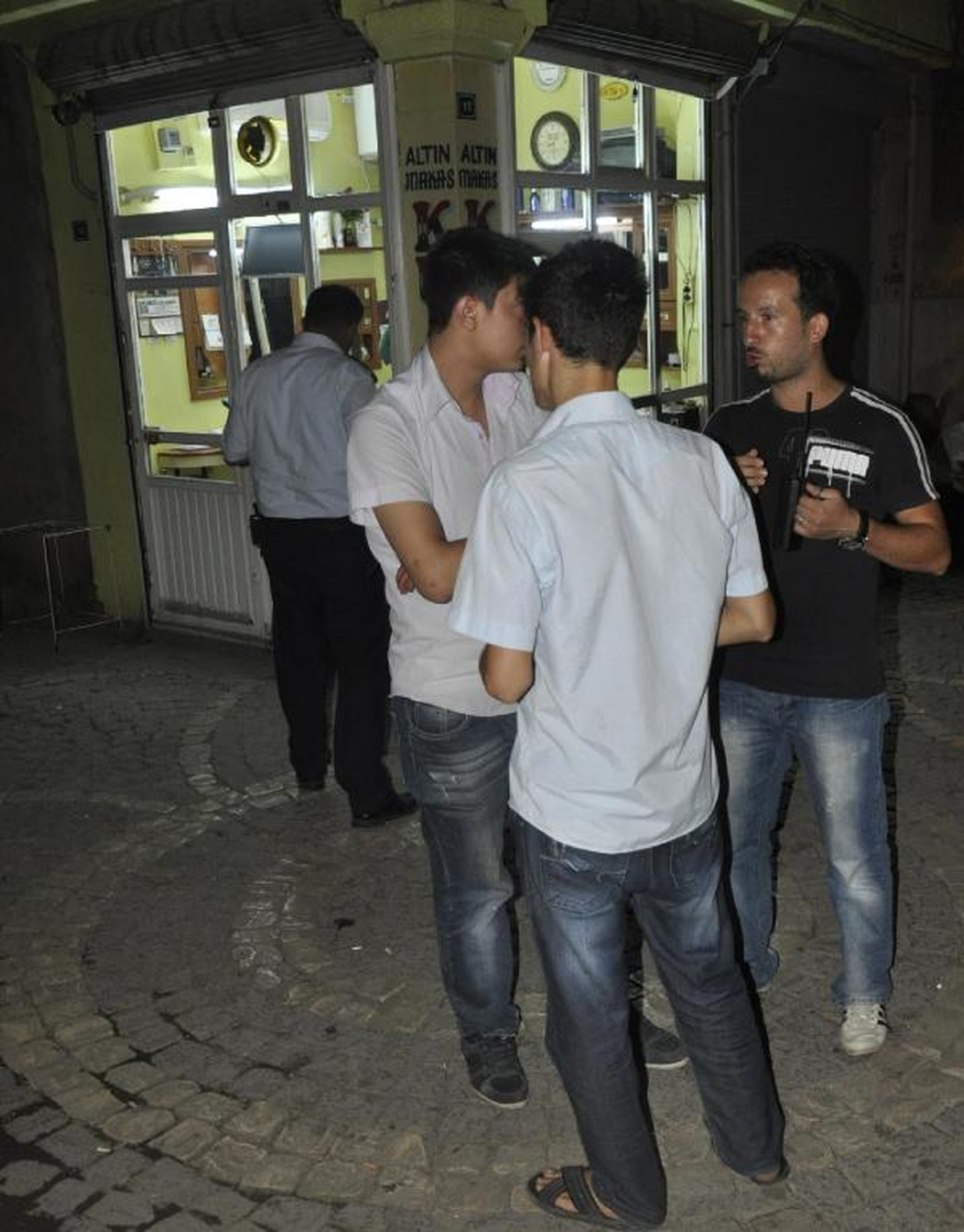 Siverek\'te Sopalı- Bıçaklı Kavga: 2 Yaralı
