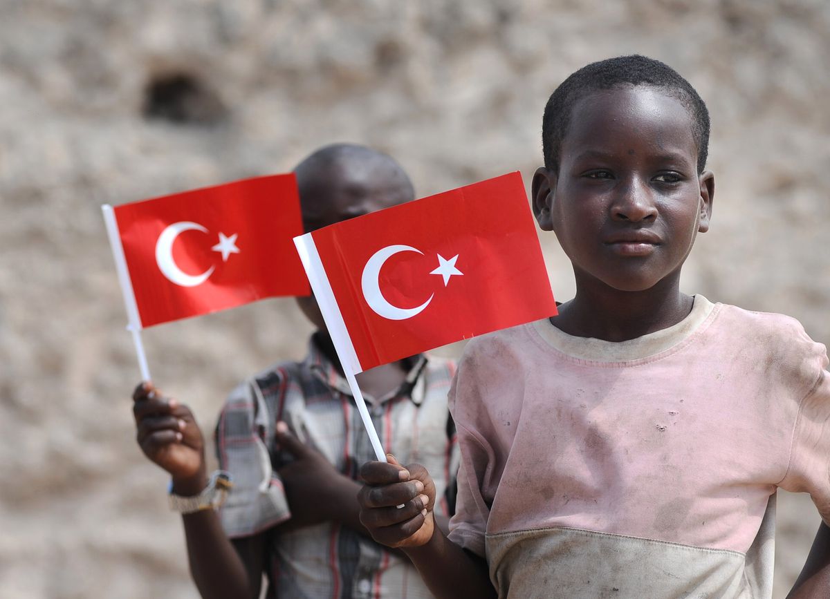 Somalili Çocukların Türk Bayrağı Sevgisi