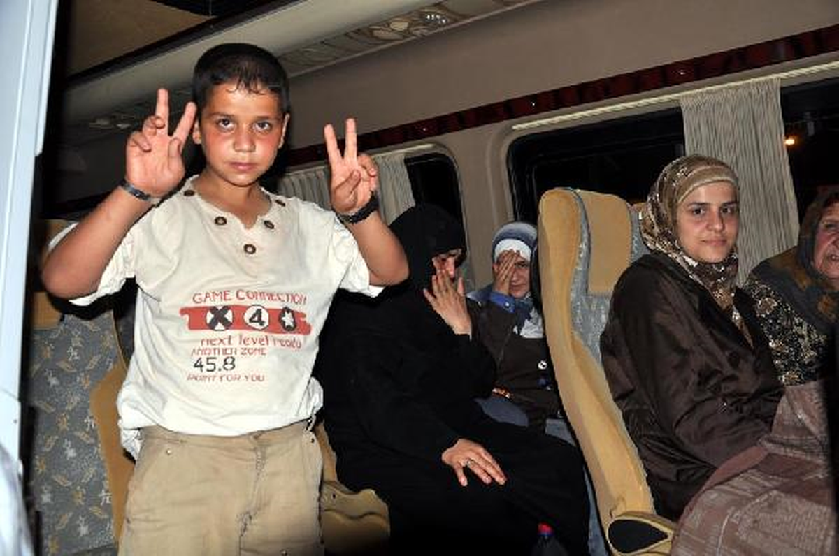 Esed\'in Ordusu Türkiye\'ye Sığınıyor