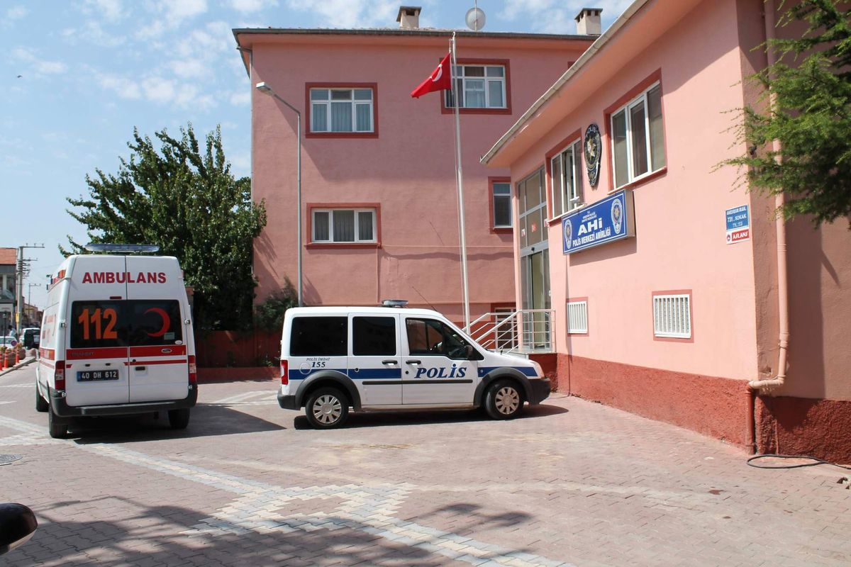 Tedaviyi Reddeden Şizofren Hastayı Ahi Karakol Ekibi İkna Etti