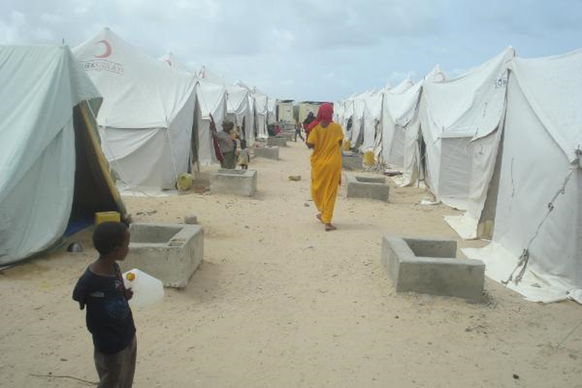 Türk Kızılayı Başkanı Akar, Somali\'deki Çadırkentte İncelemelerde Bulundu