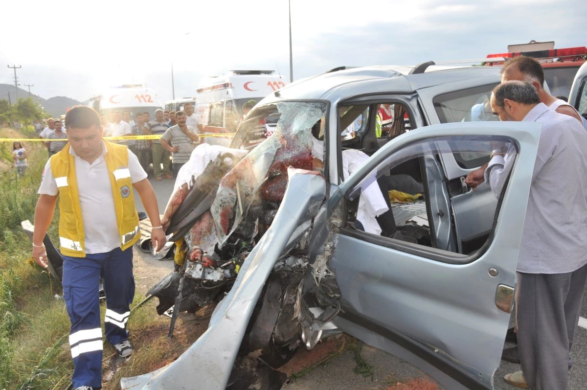 Ünye\'de Trafik Kazası: 4 Ölü, 1 Yaralı