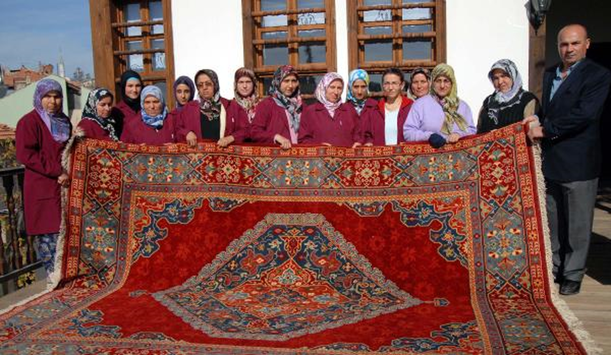 Uşak Halıları Dünya Pazarına Kapalıçarşı\'dan Açılacak