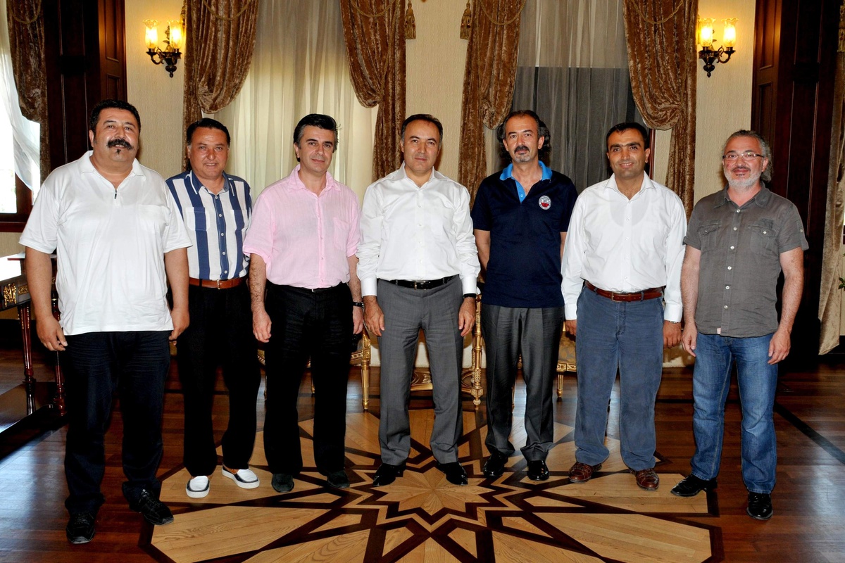 Vali Altıparmak Rehberler Odası Yöneticileri ile Bir Araya Geldi