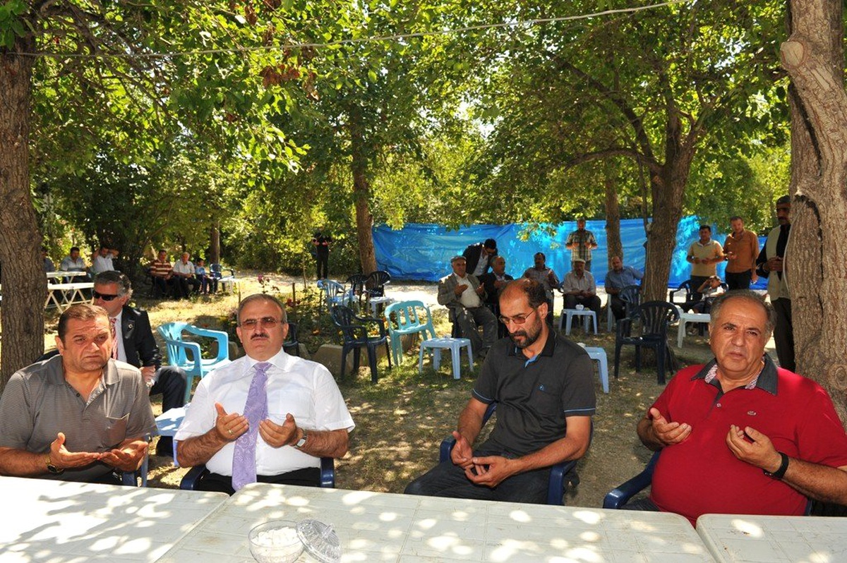 Vali Karaloğlu\'ndan Gazeteci Hayva\'ya Taziye Ziyareti