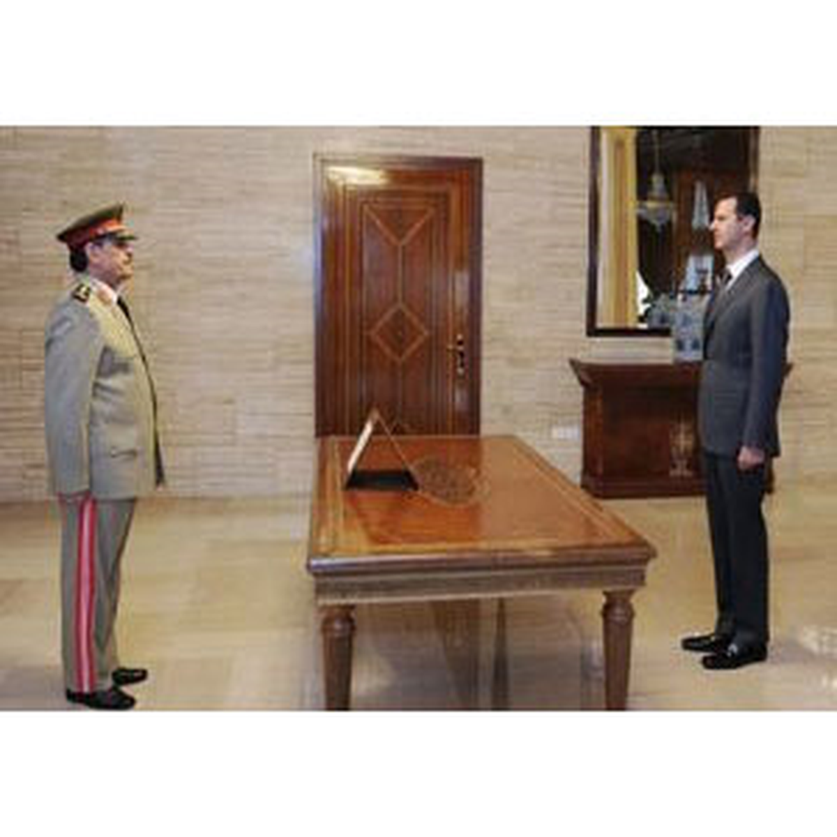 Yeni Savunma Bakanı, Esad\'ın Önünde Yemin Etti
