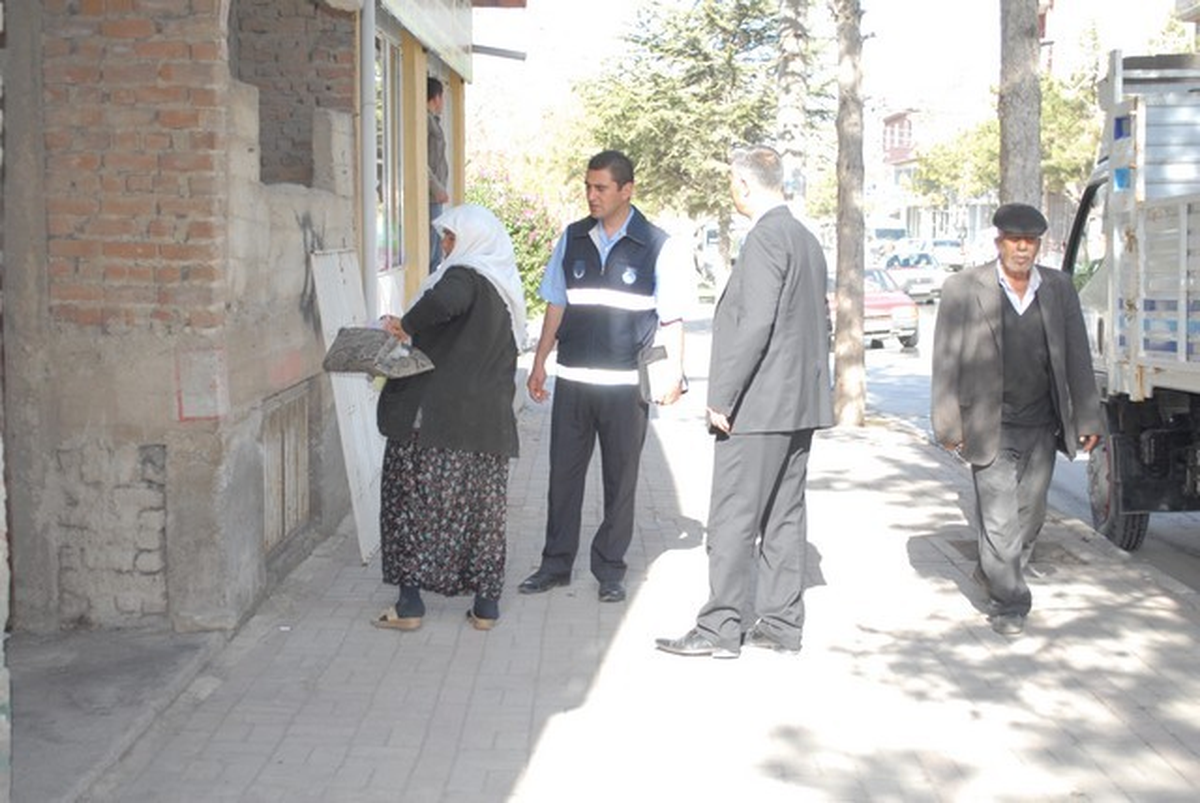 Zabıtadan Dilenci Uyarısı