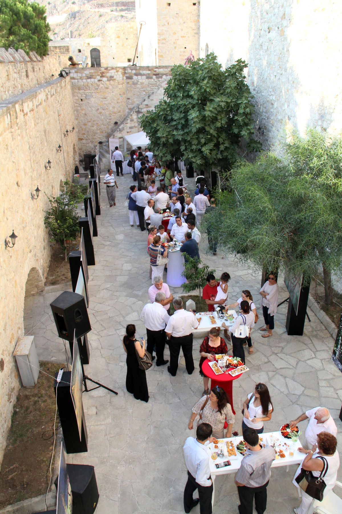3. Akhisar Fotoğraf Sergisi, Çeşme Kale\'sinde Açıldı