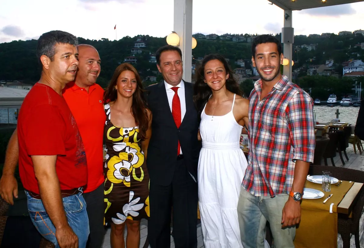 Adnan Öztürk\'ten Olimpiyat Yüzücülerine Yemek