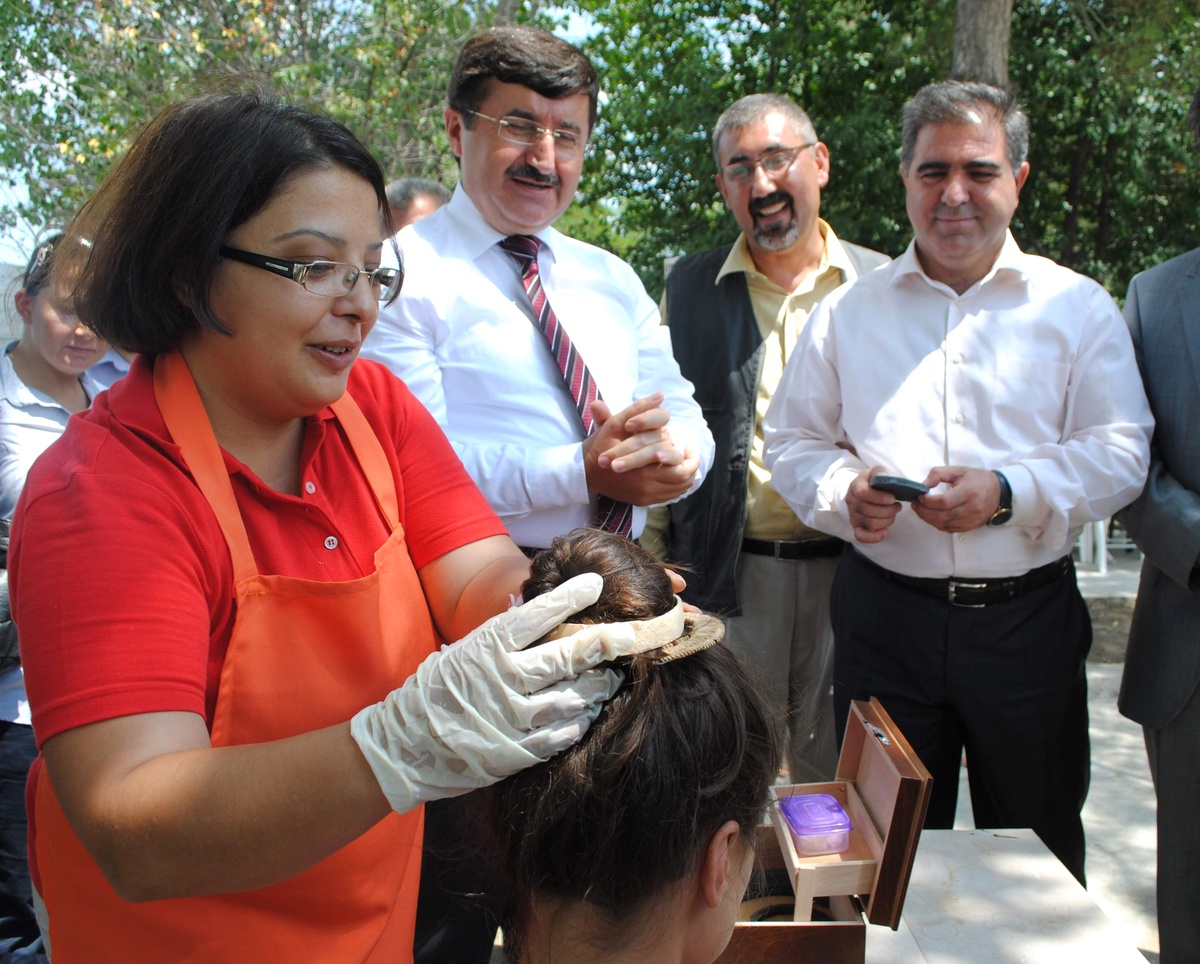 Amasya\'da Perslerden Kalma Kemikten Saç Aksesuarı Bulundu