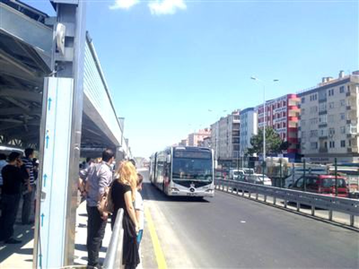 Avcılar-Beylikdüzü Metrobüsü Deneme Seferlerine Başladı