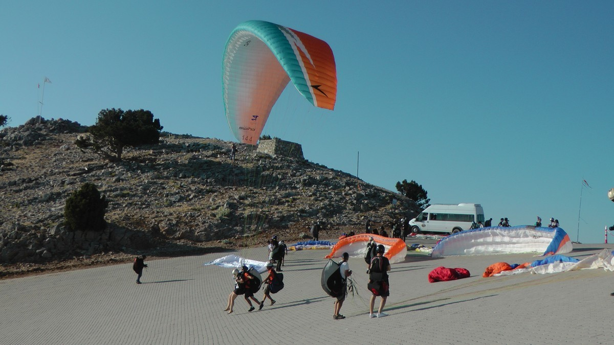 Babadağ'da Gün Batımı Manzaralı Yemek Organizasyonu
