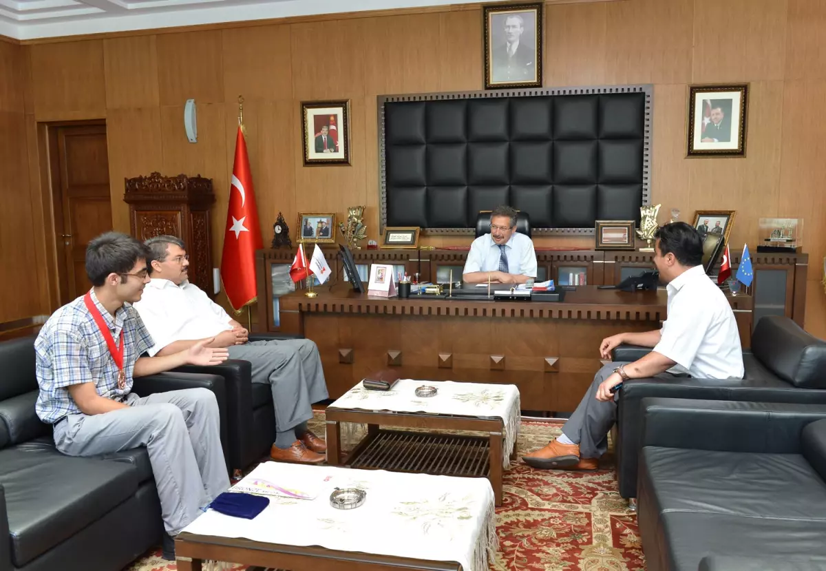 Başarılı Öğrenci Belediye'yi Ziyaret Etti
