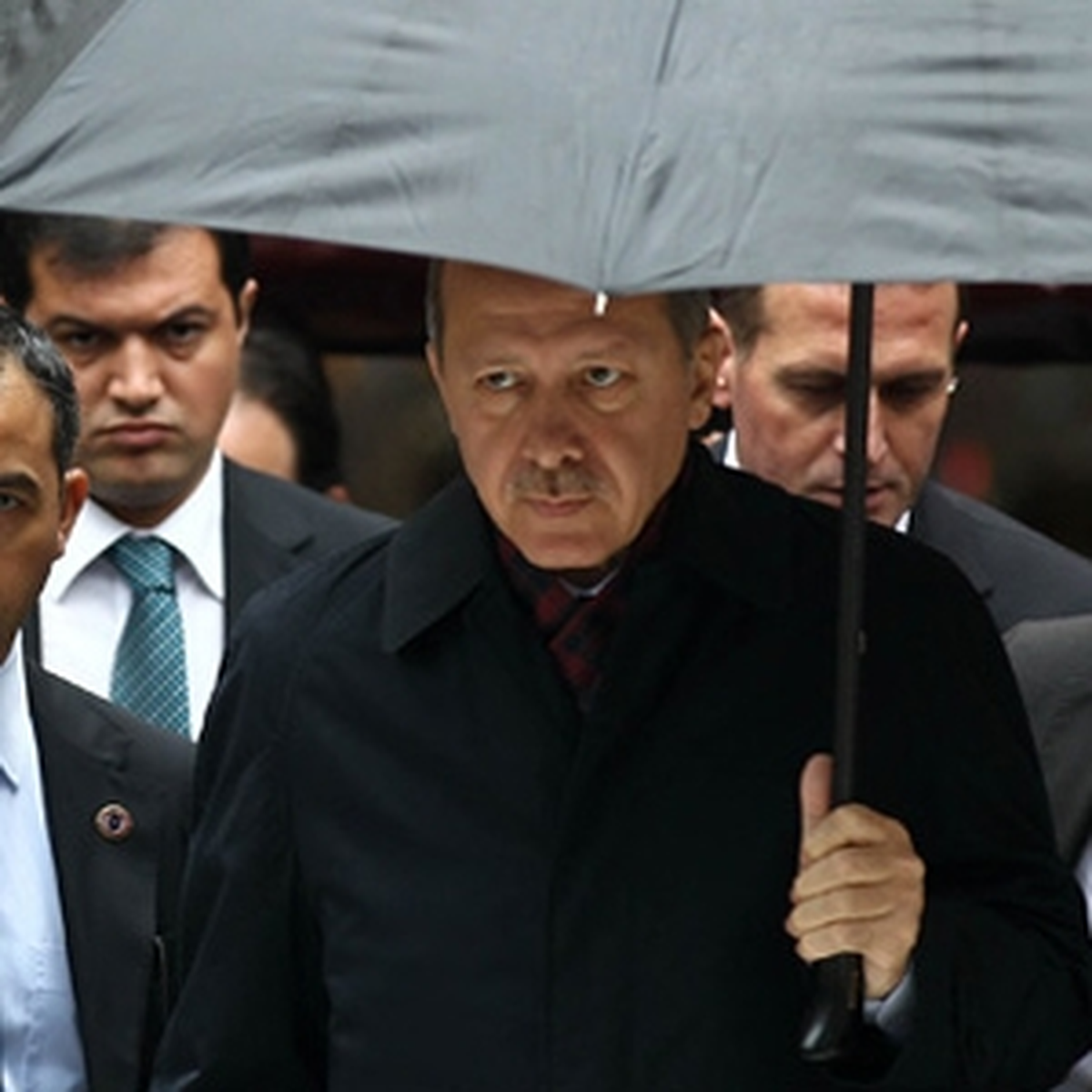 Başbakan Anne ve Babasının Kabirlerini Ziyaret Etti