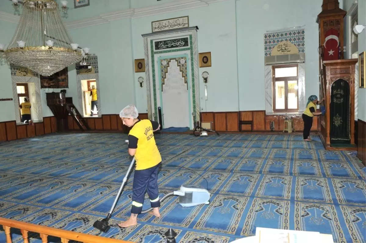 Buca\'da Camilere Ramazan Bakımı