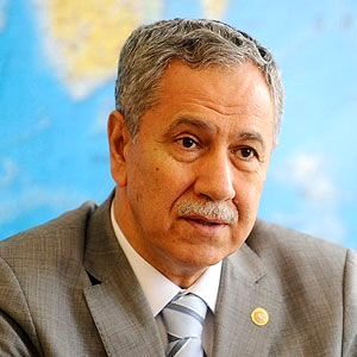 Bülent Arınç: "Bu Ay Hepimiz İçin Güzel Fırsatlar Sunuyor"-