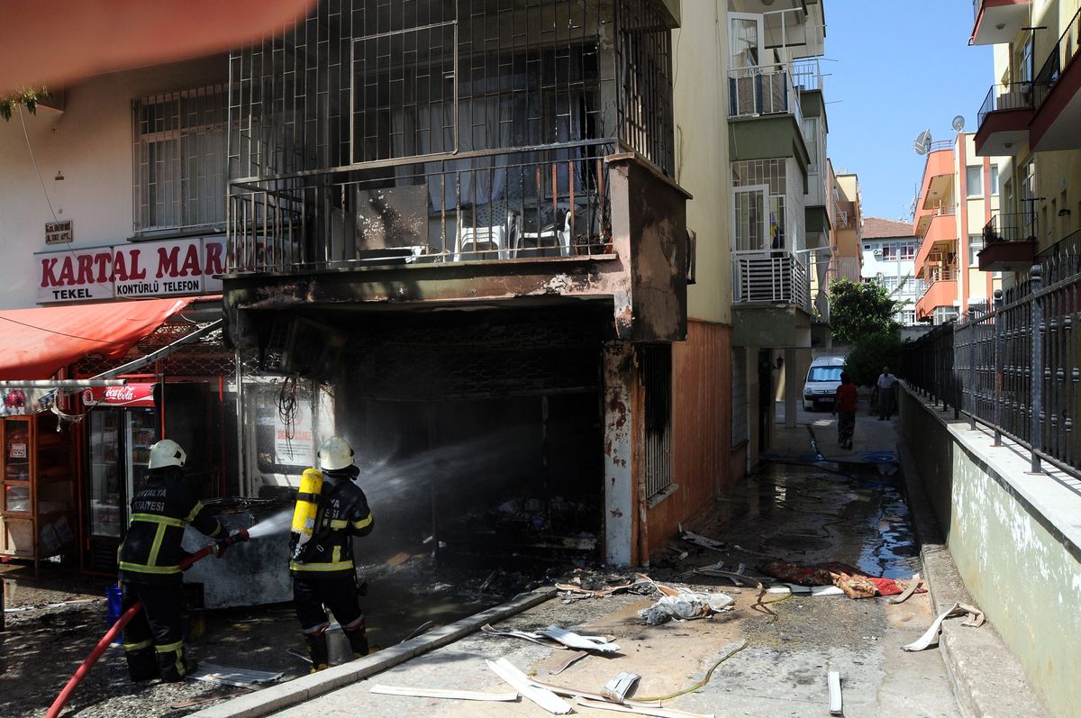 Çakmak Deposunda Çıkan Yangın Korkuttu